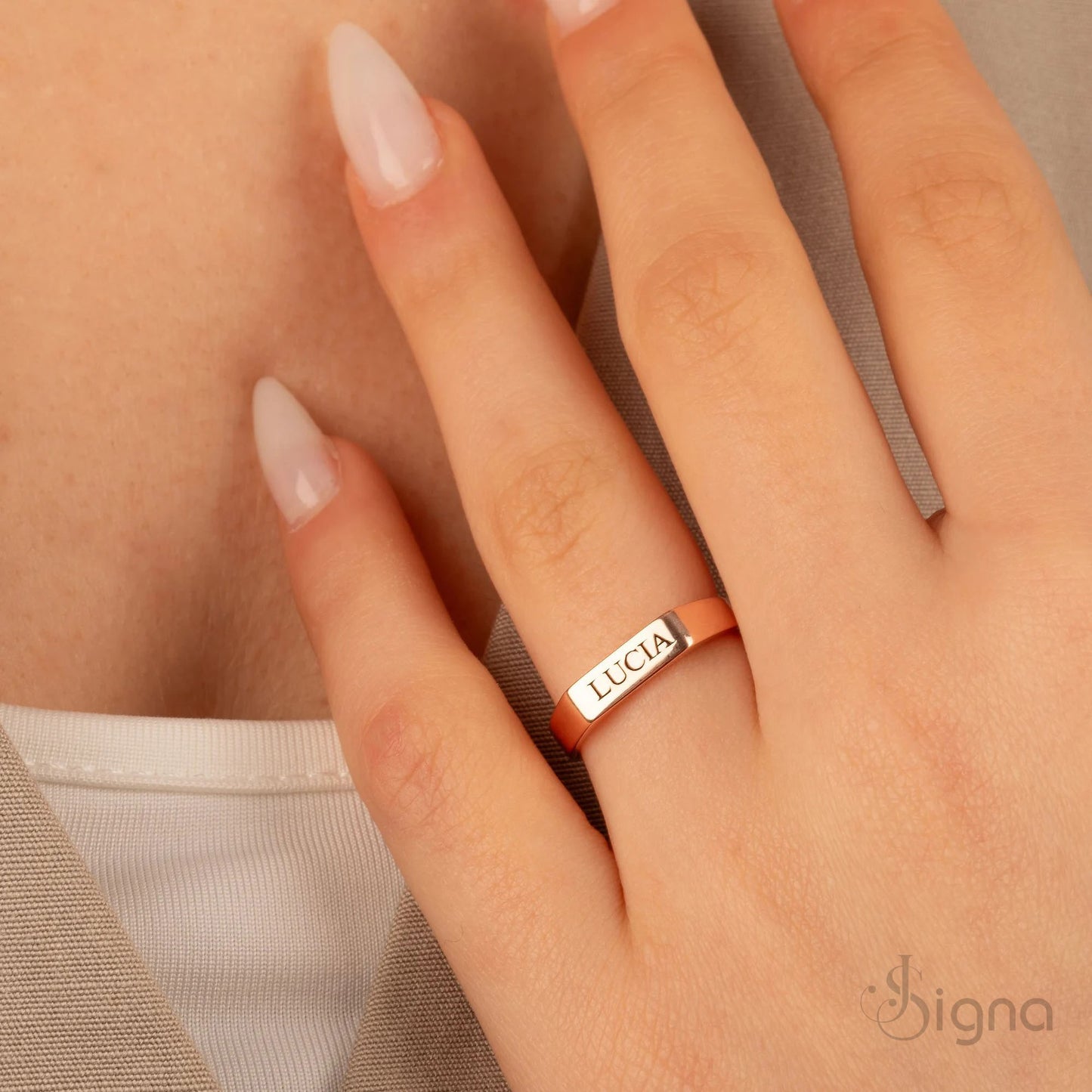 signa™ custom engraved name bar ring – perfect for gifting
