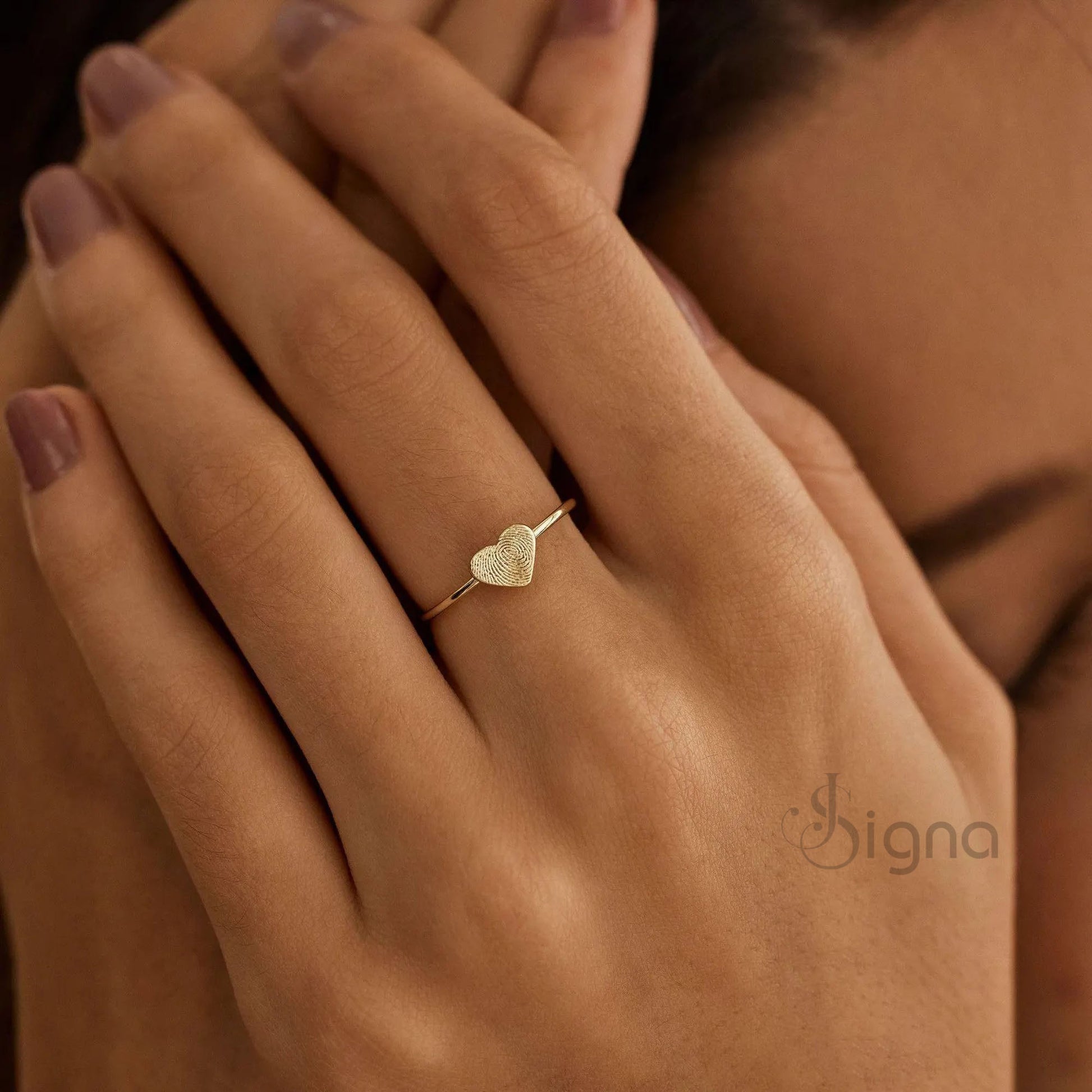 Minimal heart fingerprint band for women