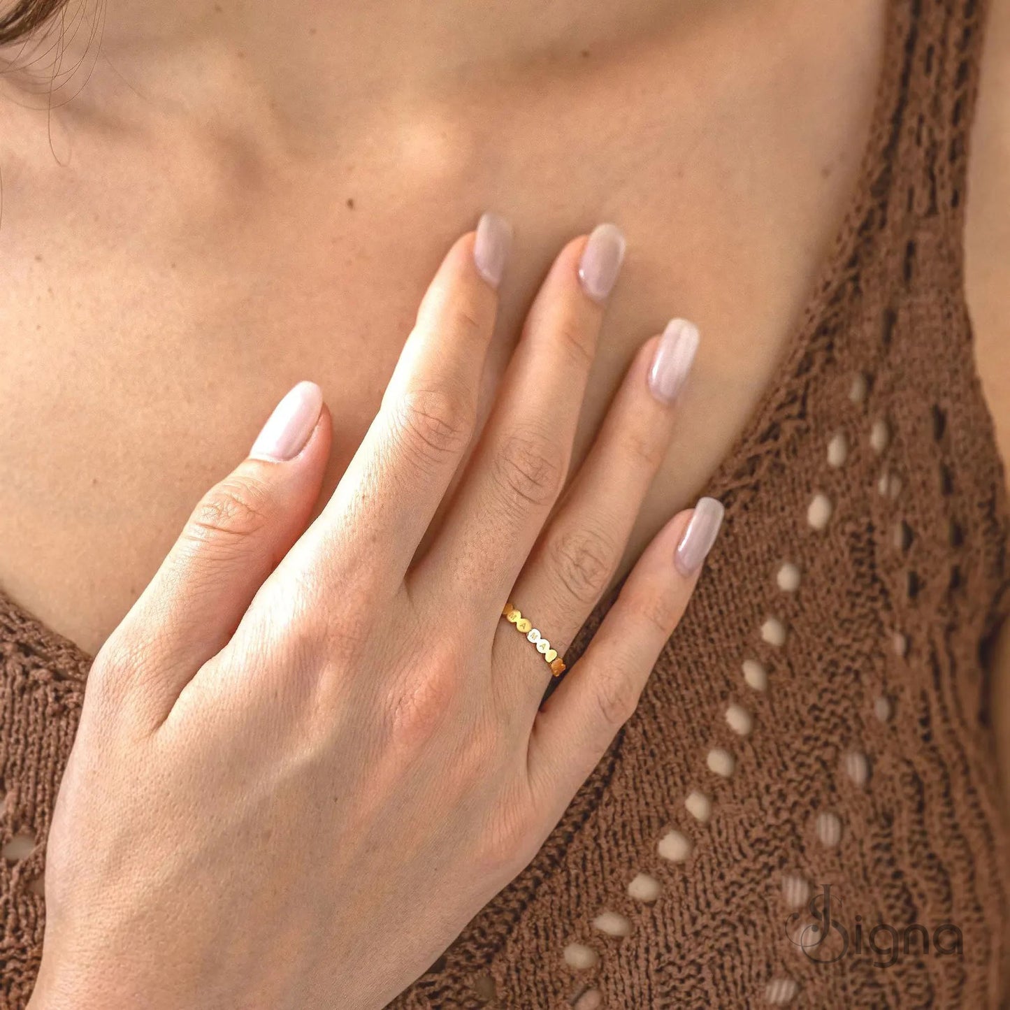minimal scalloped edge engraved name ring for women
