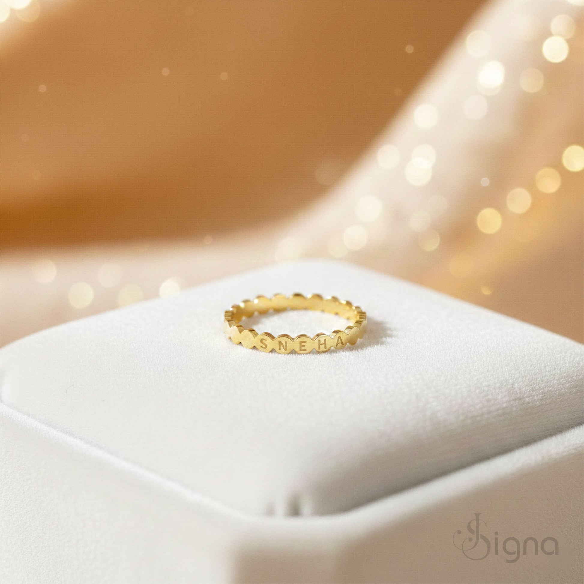 Signa™ Custom Scalloped Edge Name Ring in gold finish