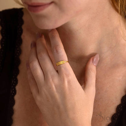 Anniversary gift custom name band in gold