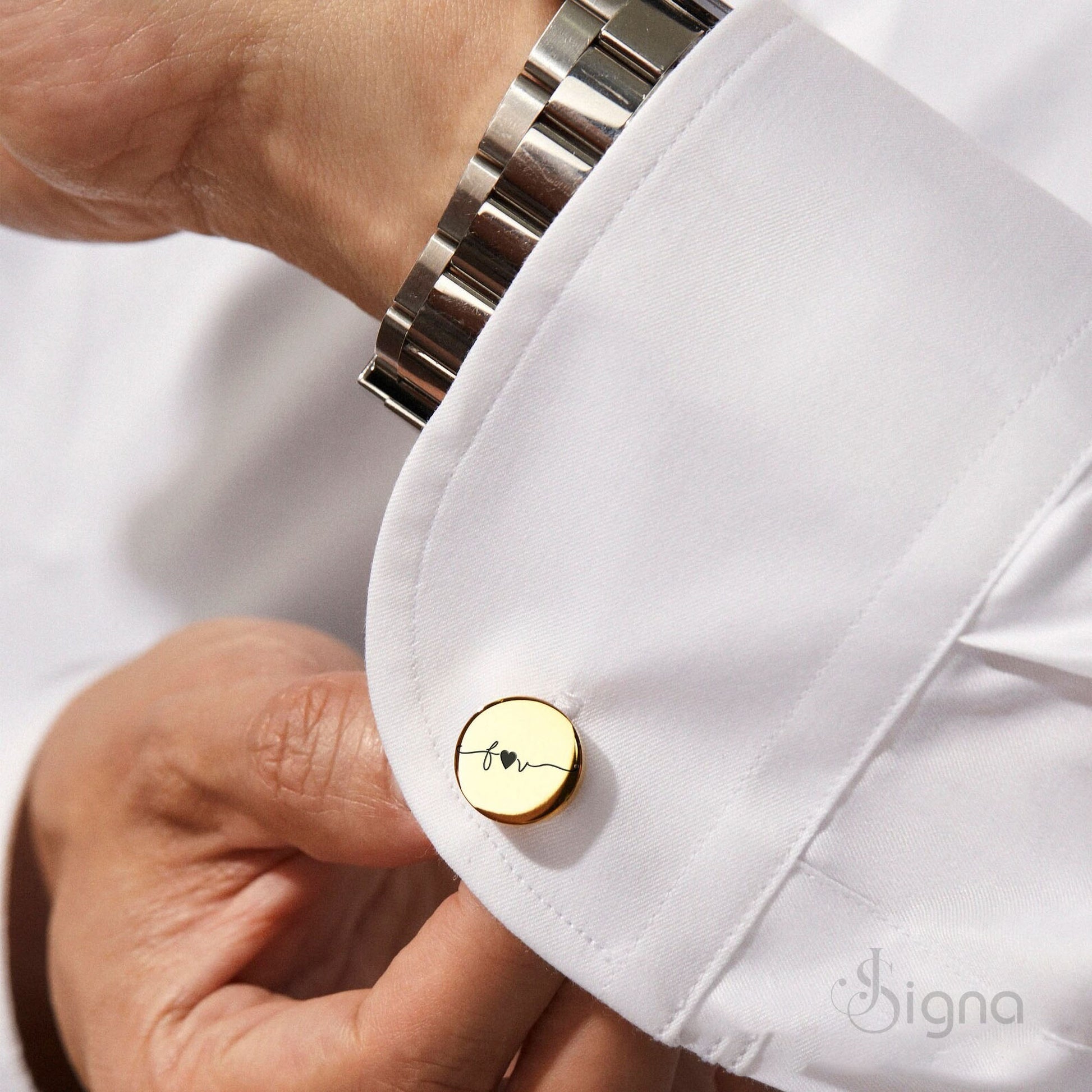 The Signa™ Gold Finish personalized set in a premium gift box presentation.