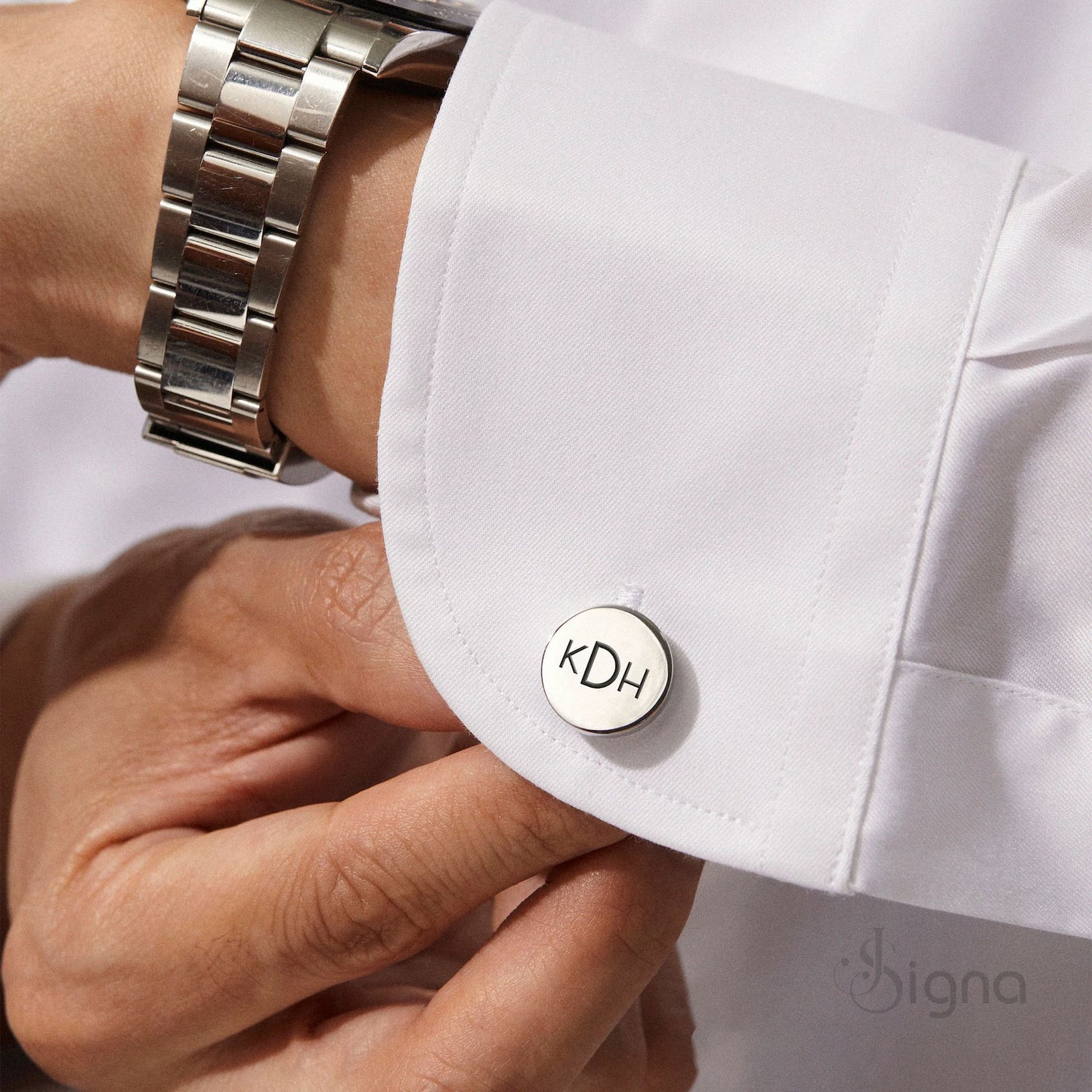 the signa™ gold finish personalized set in a premium gift box presentation.