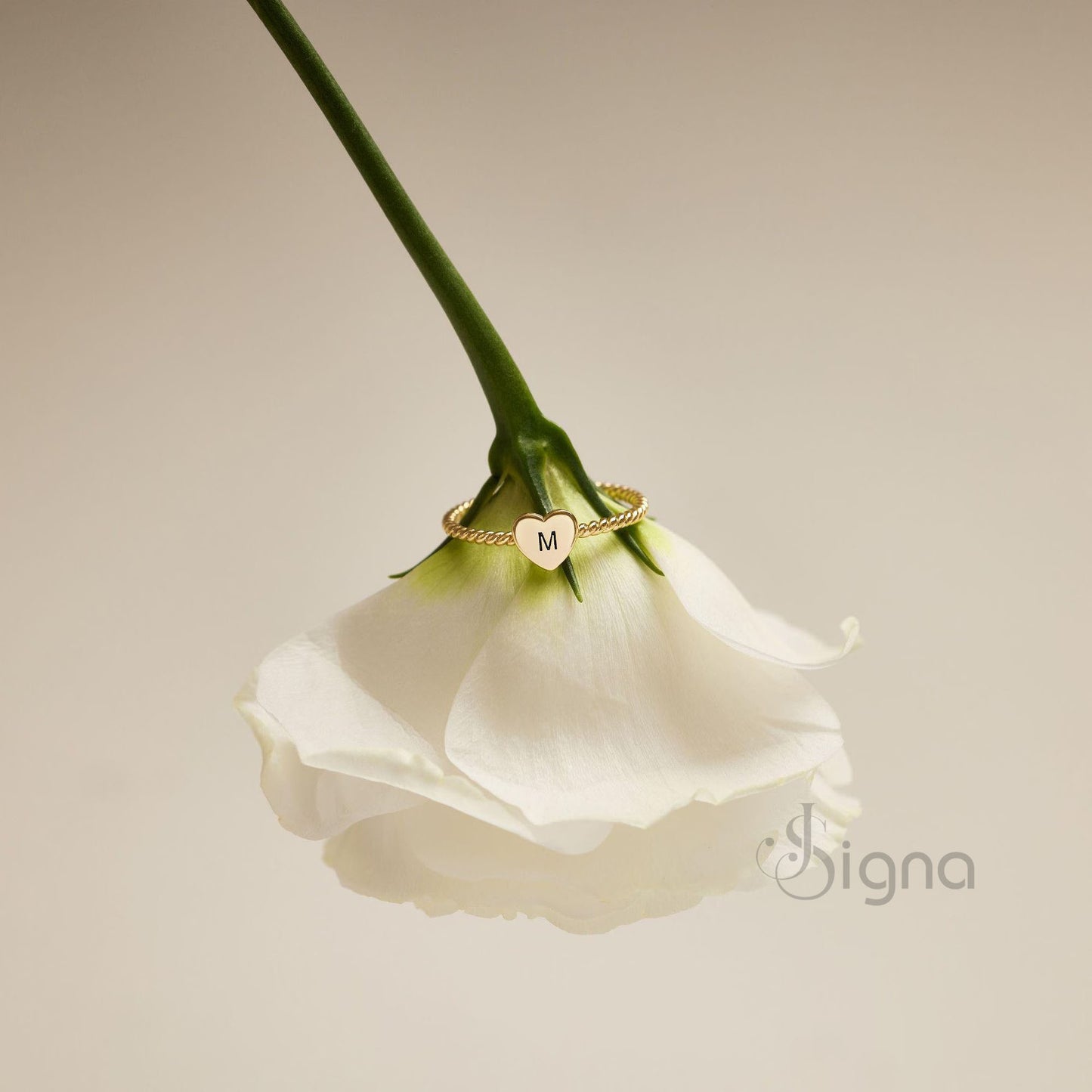 signa personalised heart initial ring in 18k gold plating