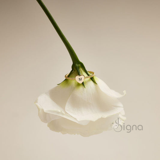 Signa personalised heart initial ring in 18K gold plating